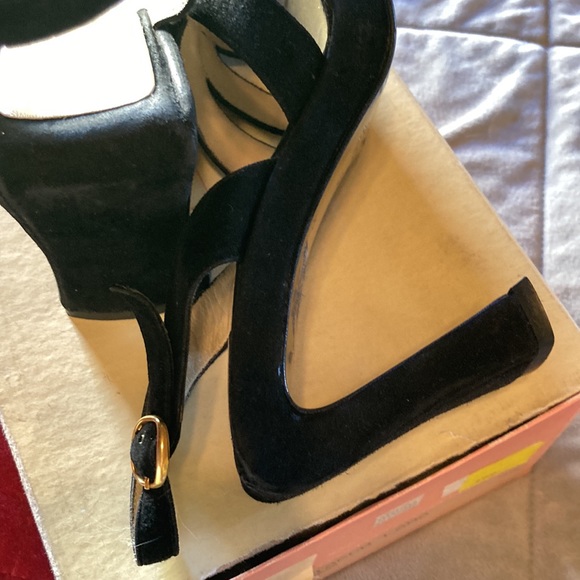 Michael Perry black suede platform with a geometric heel.  Size 36 - Picture 4 of 4